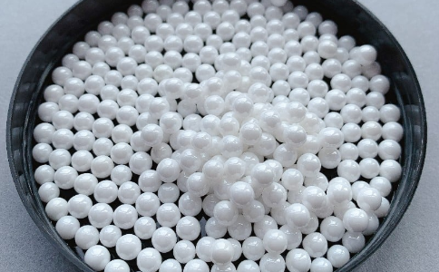 What is the application of alumina grinding balls in mines